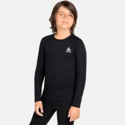 Odlo Y BL TOP Crew Neck L/S ACTIVE WARM ECO KIDS 13 Odlo Y BL TOP Crew Neck L/S ACTIVE WARM ECO KIDS -Winter Sportswear 159229 15000 Model Front Crop