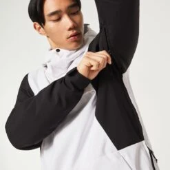 Oakley M Tnp Tbt Insulated Anorak -Winter Sportswear FOA403652 104 omdtl3